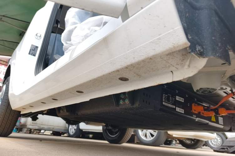 Used Geely Galaxy Panda 2024 Panda Mini 200km Endurance Bear Right Side Sill