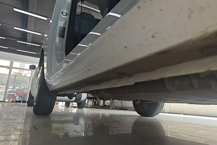 Used Geely Galaxy Panda 2024 Panda Mini 200km Endurance Bear Right Side Sill