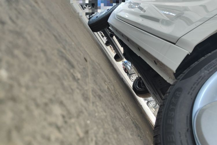 Used Geely Galaxy Panda 2024 Panda Mini 200km Endurance Bear Right Side Sill