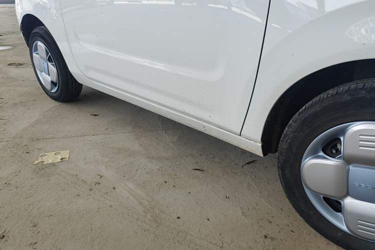 Used Geely Galaxy Panda 2024 Panda Mini 200km Endurance Bear Right Side Sill