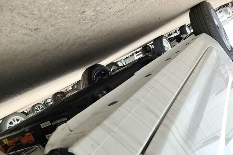 Used Geely Galaxy Panda 2024 Panda Mini 200km Endurance Bear Right Side Sill