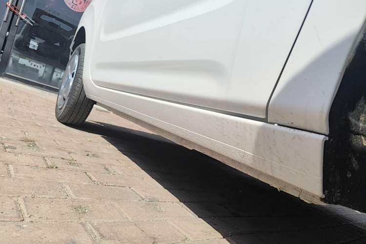 Used Geely Galaxy Panda 2024 Panda Mini 200km Endurance Bear Right Side Sill