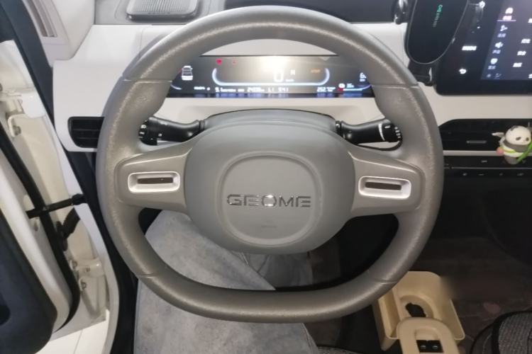 Used Geely Galaxy Panda 2024 Panda Mini 200km Endurance Bear Steering Wheel