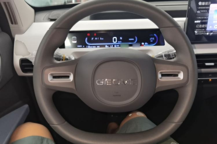 Used Geely Galaxy Panda 2024 Panda Mini 200km Endurance Bear Steering Wheel