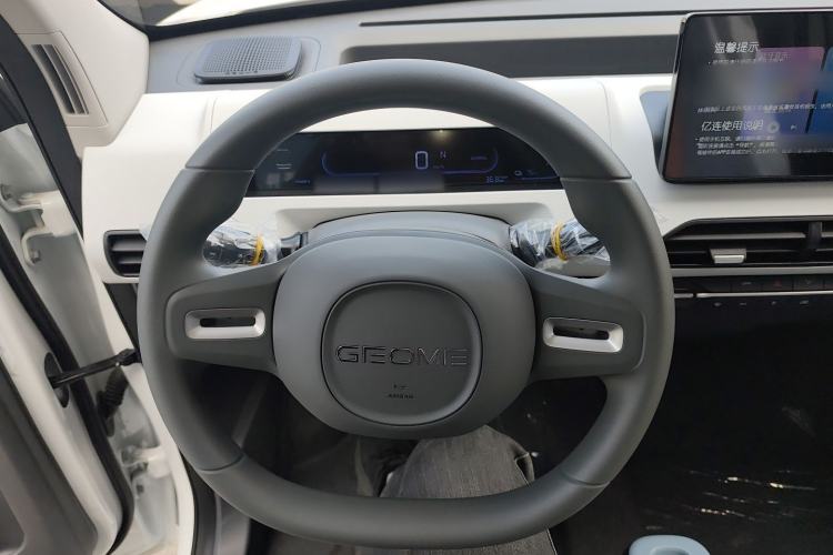 Used Geely Galaxy Panda 2024 Panda Mini 200km Endurance Bear Steering Wheel