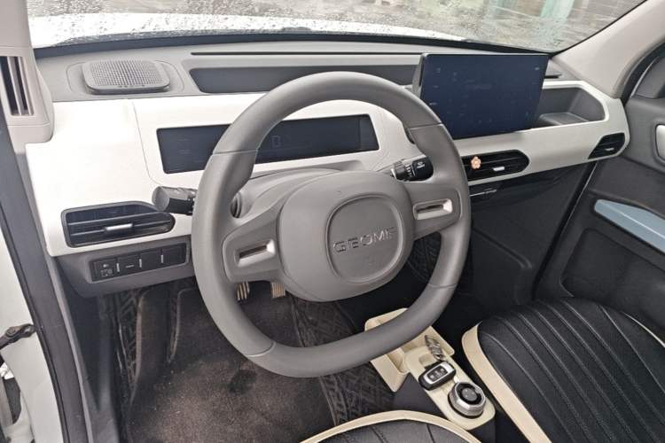 Used Geely Galaxy Panda 2024 Panda Mini 200km Endurance Bear Steering Wheel