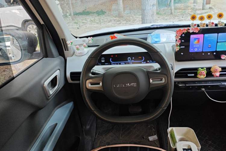 Used Geely Galaxy Panda 2024 Panda Mini 200km Endurance Bear Steering Wheel