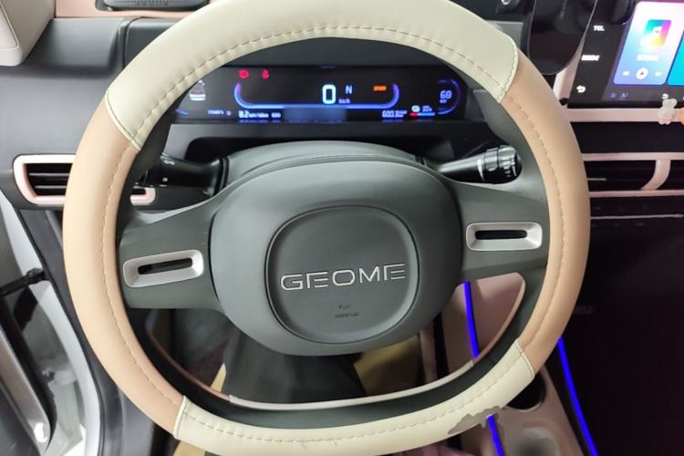 Used Geely Galaxy Panda 2024 Panda Mini 200km Endurance Bear Steering Wheel