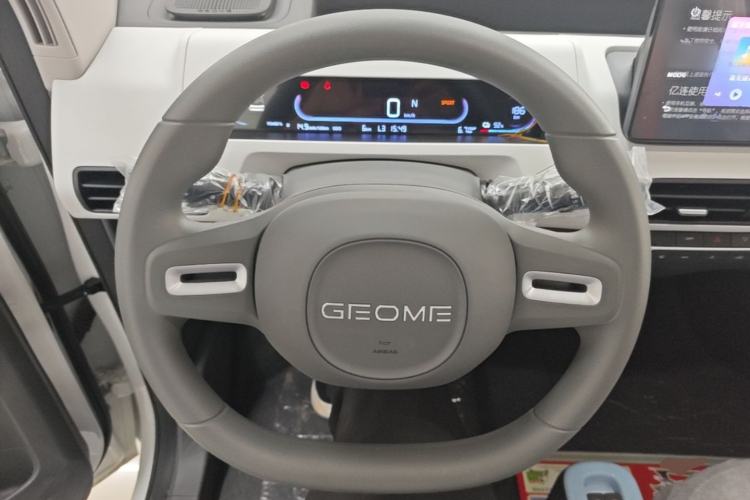 Used Geely Galaxy Panda 2024 Panda Mini 200km Endurance Bear Steering Wheel