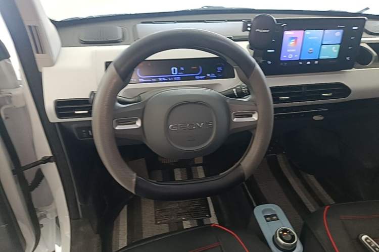 Used Geely Galaxy Panda 2024 Panda Mini 200km Endurance Bear Steering Wheel