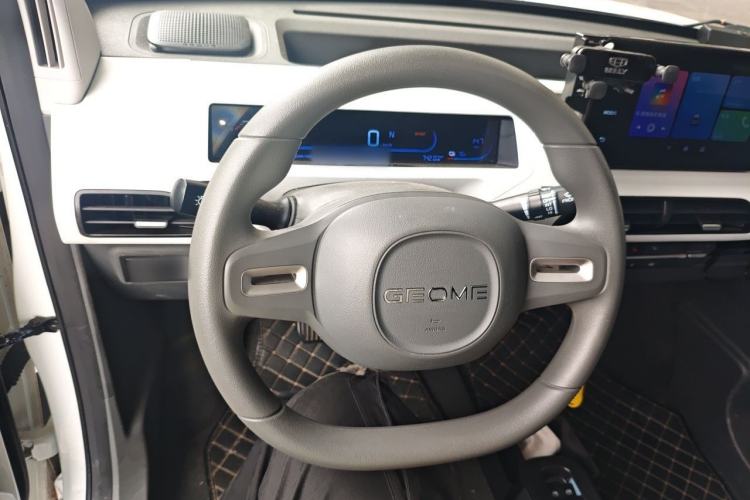 Used Geely Galaxy Panda 2024 Panda Mini 200km Endurance Bear Steering Wheel