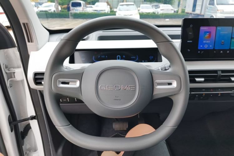Used Geely Galaxy Panda 2024 Panda Mini 200km Endurance Bear Steering Wheel