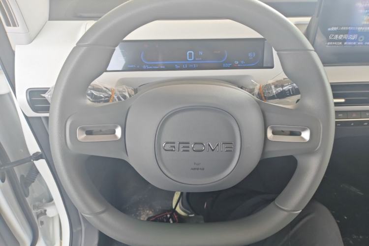 Used Geely Galaxy Panda 2024 Panda Mini 200km Endurance Bear Steering Wheel