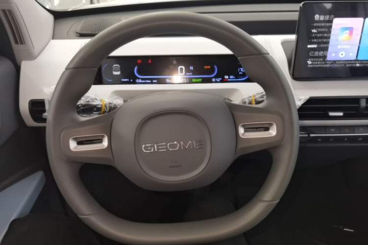 Used Geely Galaxy Panda 2024 Panda Mini 200km Endurance Bear Steering Wheel