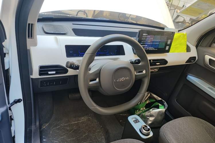 Used Geely Galaxy Panda 2024 Panda Mini 200km Endurance Bear Steering Wheel