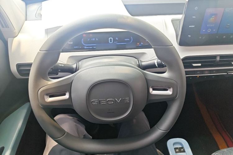 Used Geely Galaxy Panda 2024 Panda Mini 200km Endurance Bear Steering Wheel