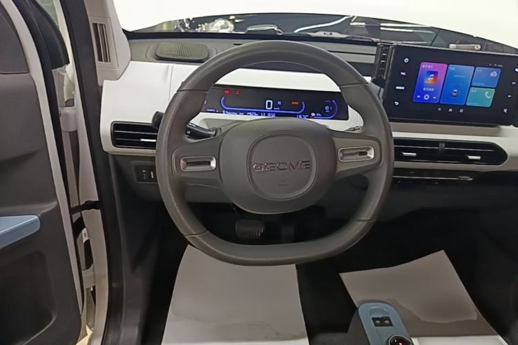 Used Geely Galaxy Panda 2024 Panda Mini 200km Endurance Bear Steering Wheel