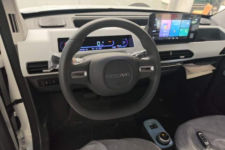 Used Geely Galaxy Panda 2024 Panda Mini 200km Endurance Bear Steering Wheel
