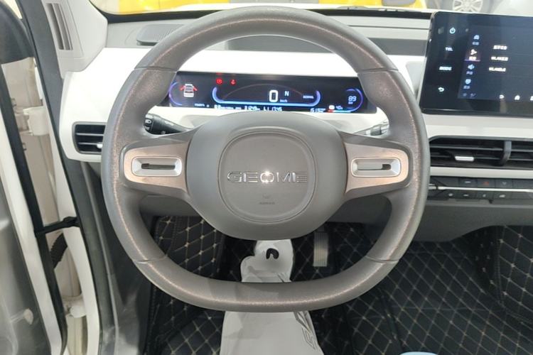 Used Geely Galaxy Panda 2024 Panda Mini 200km Endurance Bear Steering Wheel