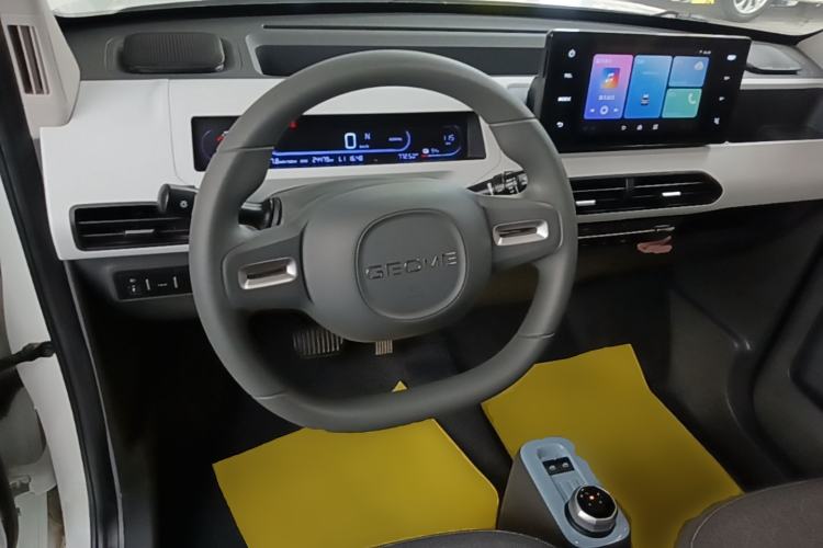 Used Geely Galaxy Panda 2024 Panda Mini 200km Endurance Bear Steering Wheel