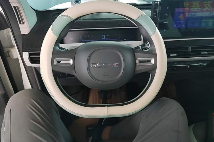 Used Geely Galaxy Panda 2024 Panda Mini 200km Endurance Bear Steering Wheel