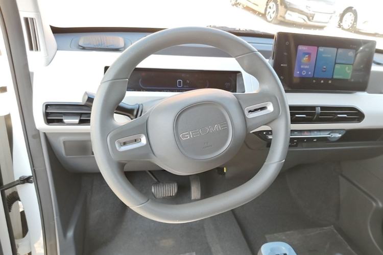 Used Geely Galaxy Panda 2024 Panda Mini 200km Endurance Bear Steering Wheel
