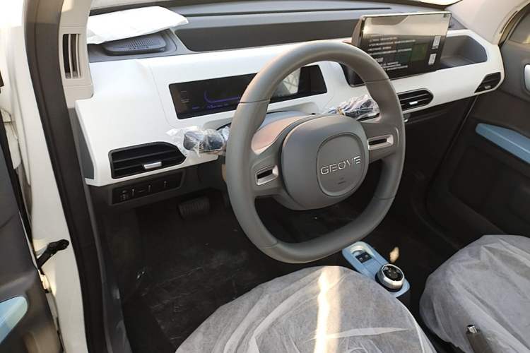 Used Geely Galaxy Panda 2024 Panda Mini 200km Endurance Bear Steering Wheel