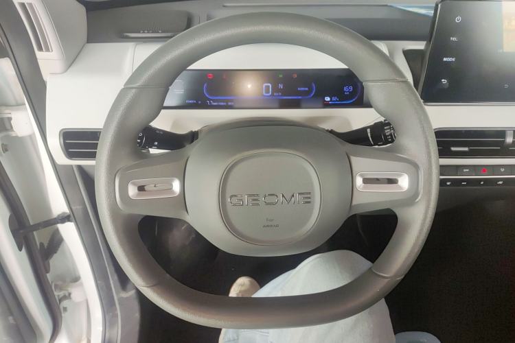Used Geely Galaxy Panda 2024 Panda Mini 200km Endurance Bear Steering Wheel