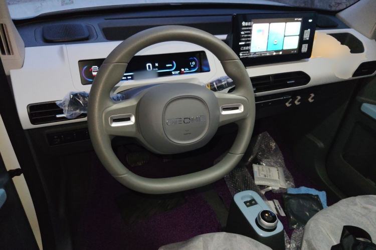 Used Geely Galaxy Panda 2024 Panda Mini 200km Endurance Bear Steering Wheel