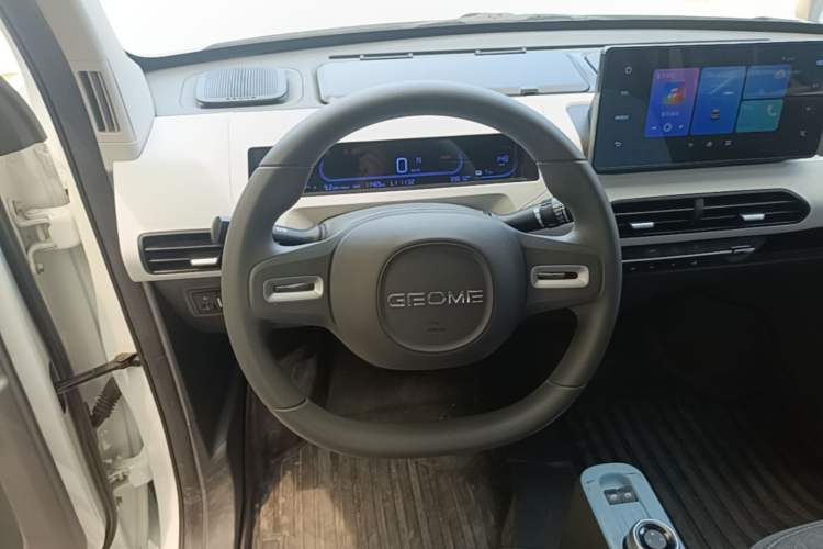 Used Geely Galaxy Panda 2024 Panda Mini 200km Endurance Bear Steering Wheel