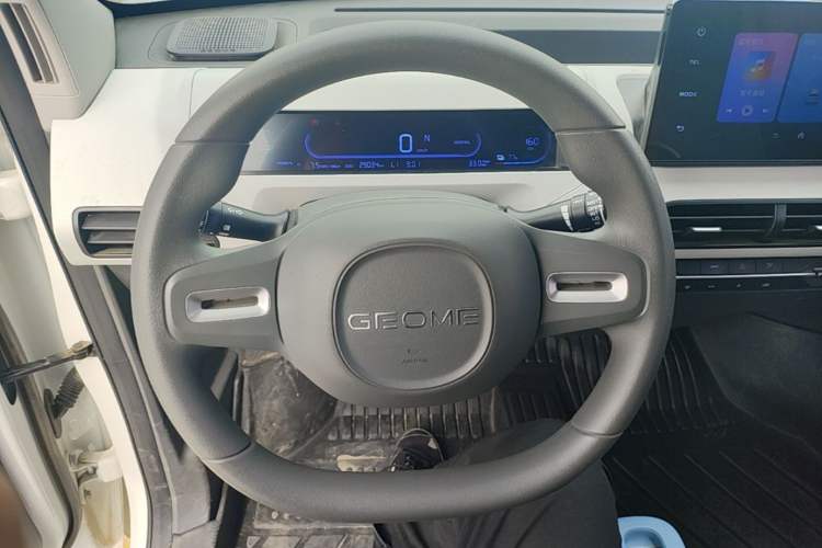 Used Geely Galaxy Panda 2024 Panda Mini 200km Endurance Bear Steering Wheel