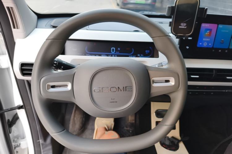 Used Geely Galaxy Panda 2024 Panda Mini 200km Endurance Bear Steering Wheel