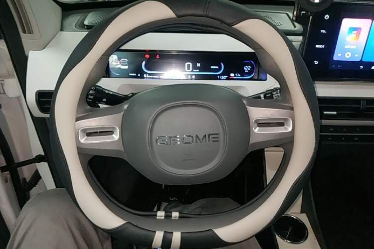 Used Geely Galaxy Panda 2024 Panda Mini 200km Endurance Bear Steering Wheel