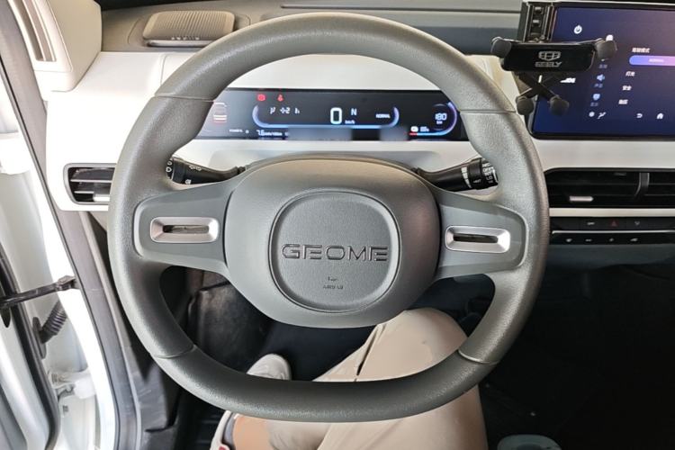 Used Geely Galaxy Panda 2024 Panda Mini 200km Endurance Bear Steering Wheel