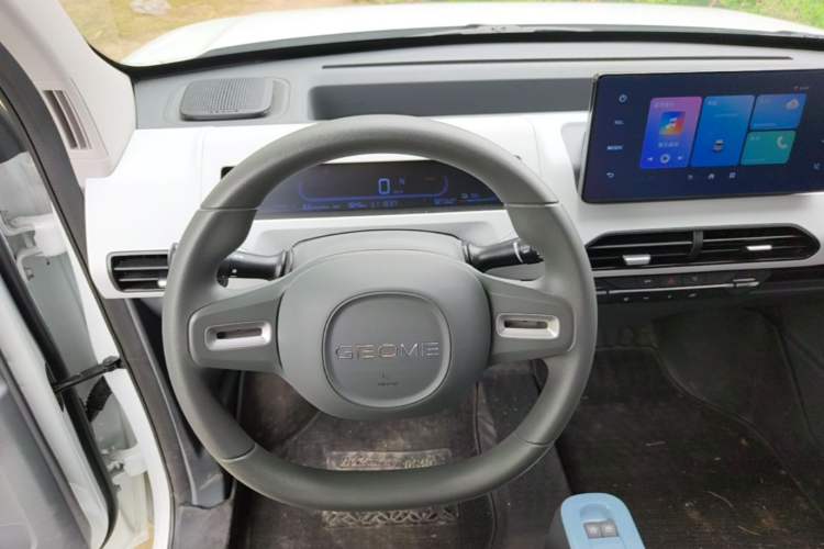 Used Geely Galaxy Panda 2024 Panda Mini 200km Endurance Bear Steering Wheel