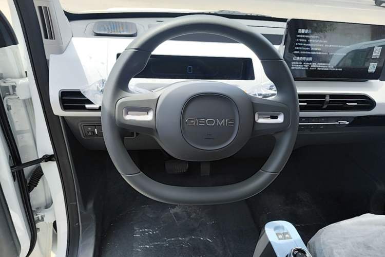 Used Geely Galaxy Panda 2024 Panda Mini 200km Endurance Bear Steering Wheel