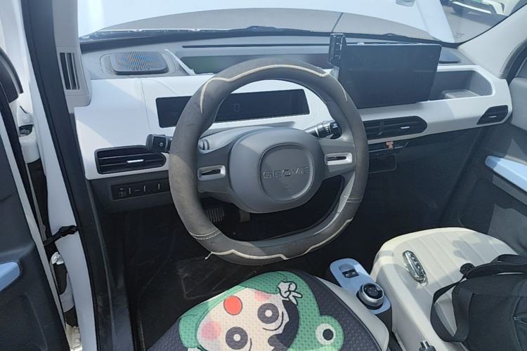 Used Geely Galaxy Panda 2024 Panda Mini 200km Endurance Bear Steering Wheel