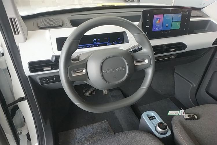 Used Geely Galaxy Panda 2024 Panda Mini 200km Endurance Bear Steering Wheel