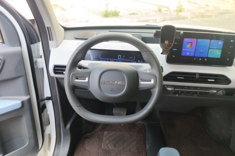 Used Geely Galaxy Panda 2024 Panda Mini 200km Endurance Bear Steering Wheel