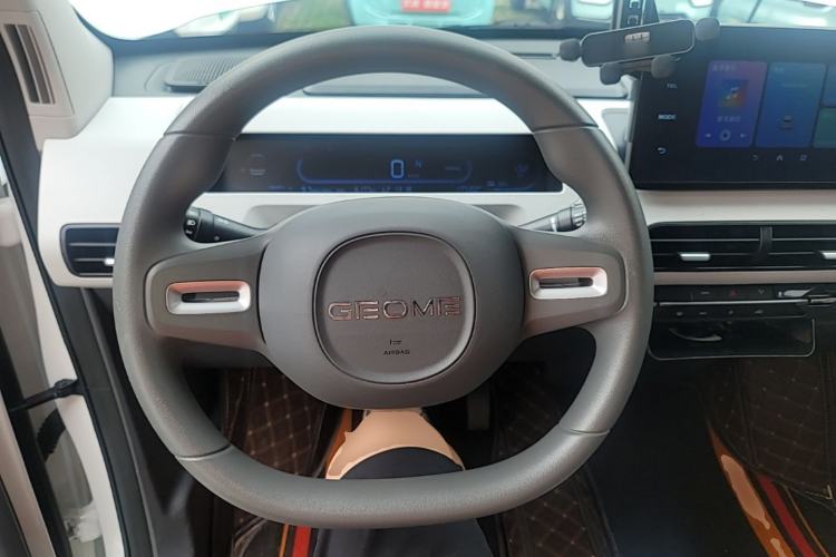 Used Geely Galaxy Panda 2024 Panda Mini 200km Endurance Bear Steering Wheel