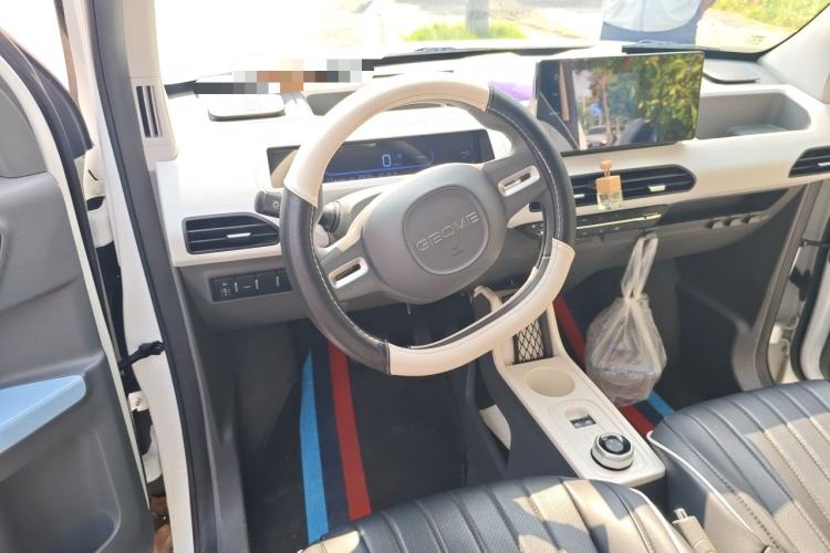 Used Geely Galaxy Panda 2024 Panda Mini 200km Endurance Bear Steering Wheel