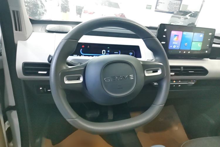 Used Geely Galaxy Panda 2024 Panda Mini 200km Endurance Bear Steering Wheel