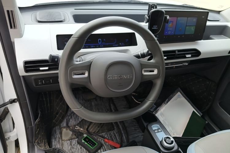 Used Geely Galaxy Panda 2024 Panda Mini 200km Endurance Bear Steering Wheel
