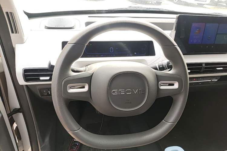 Used Geely Galaxy Panda 2024 Panda Mini 200km Endurance Bear Steering Wheel