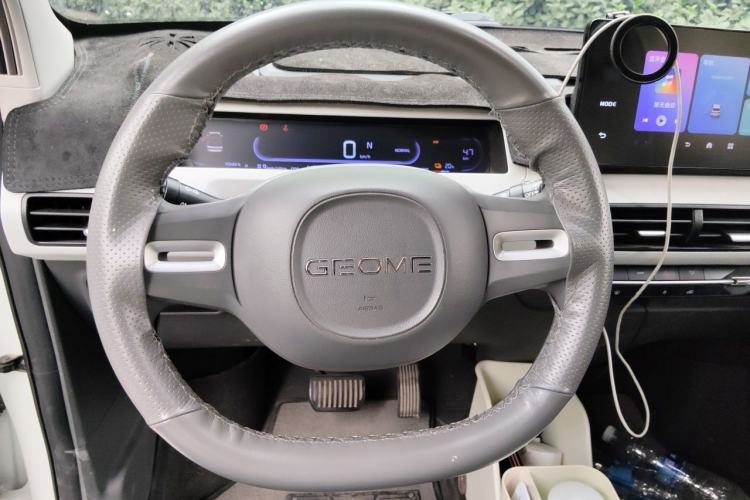 Used Geely Galaxy Panda 2024 Panda Mini 200km Endurance Bear Steering Wheel