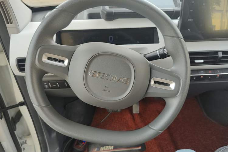 Used Geely Galaxy Panda 2024 Panda Mini 200km Endurance Bear Steering Wheel