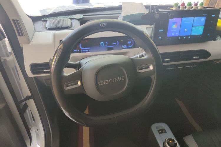 Used Geely Galaxy Panda 2024 Panda Mini 200km Endurance Bear Steering Wheel
