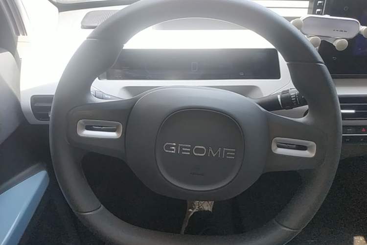 Used Geely Galaxy Panda 2024 Panda Mini 200km Endurance Bear Steering Wheel