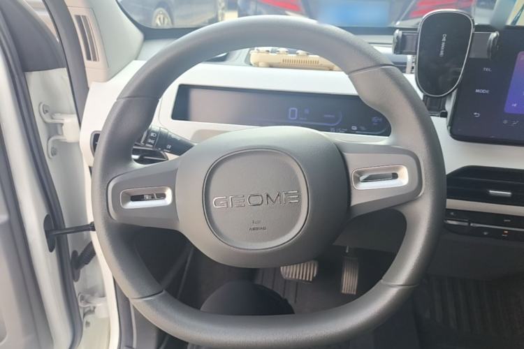 Used Geely Galaxy Panda 2024 Panda Mini 200km Endurance Bear Steering Wheel