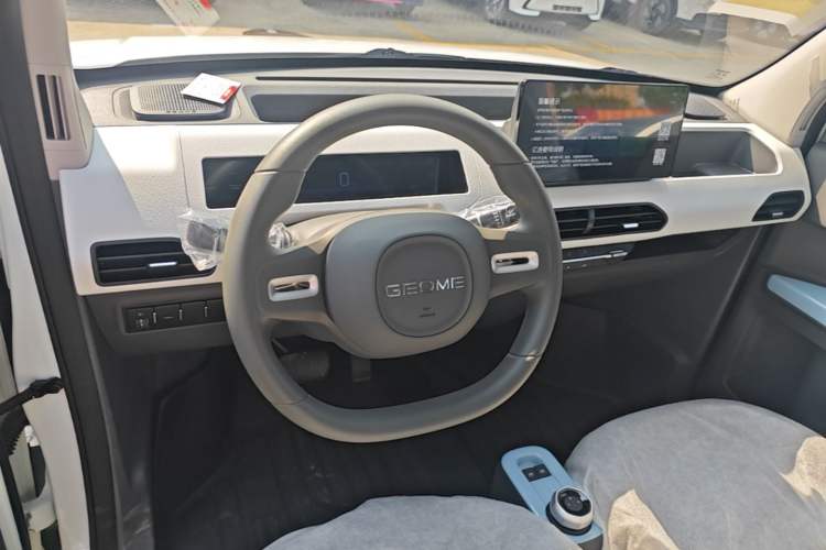 Used Geely Galaxy Panda 2024 Panda Mini 200km Endurance Bear Steering Wheel